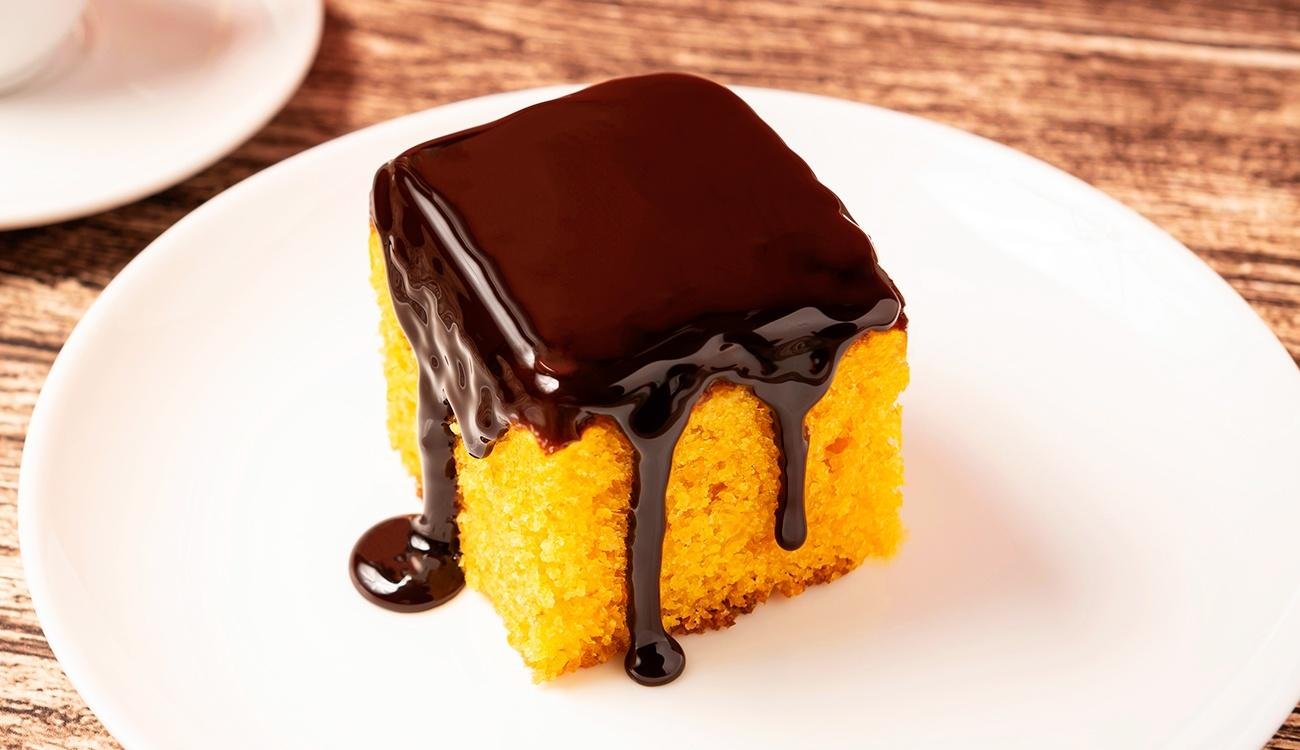 Bolo de Cenoura com Cobertura de Chocolate Pronto