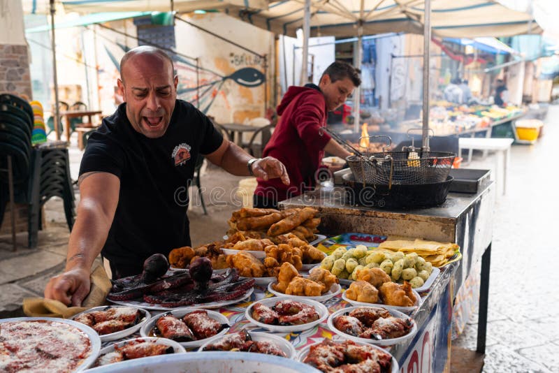 Hero Image: Vibrant Street Food Market Scene