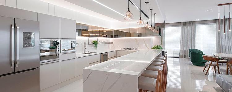 Cozinha moderna com bancada de alta qualidade