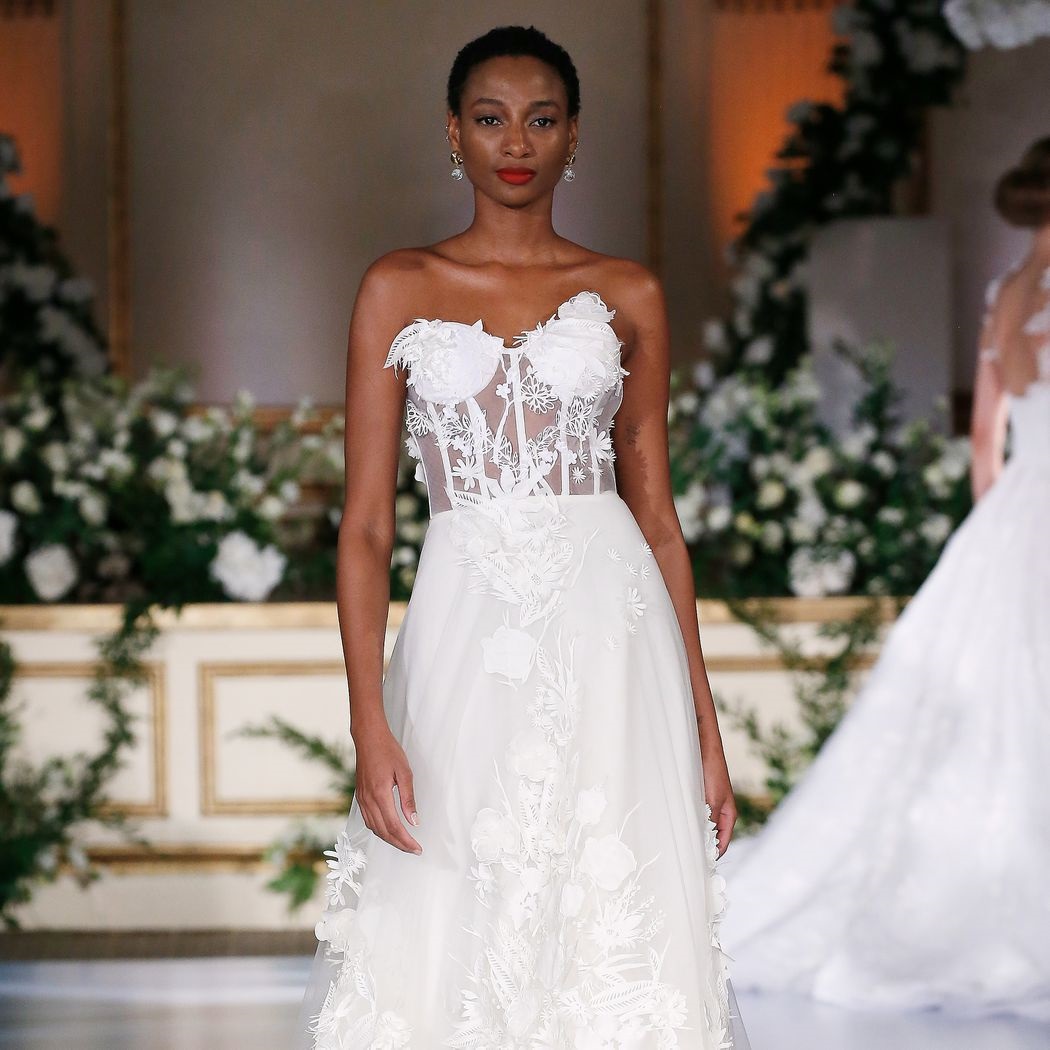 تفاصيل كورسيه عصري في فستان زفاف