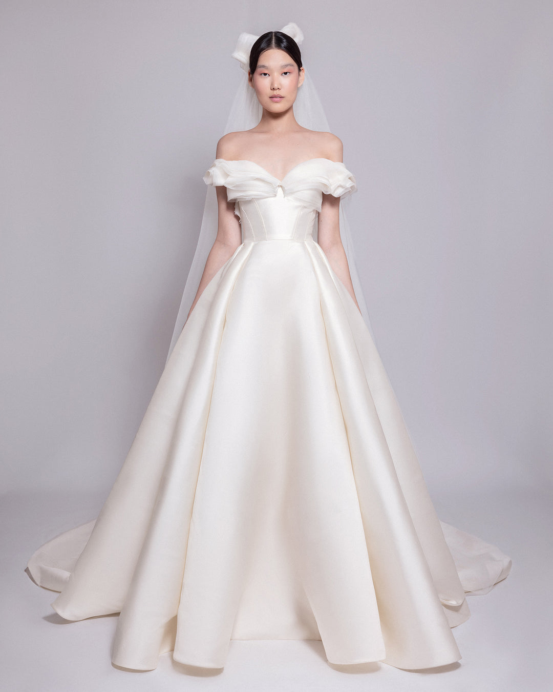 فستان زفاف بكورسيه عصري