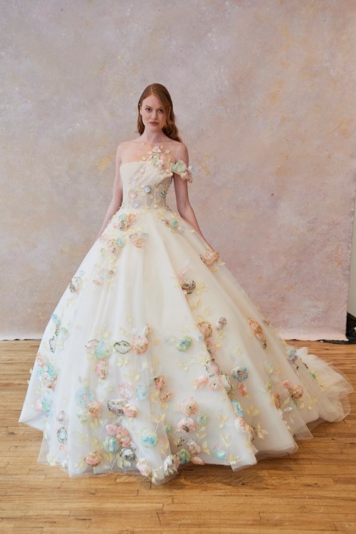 فستان زفاف بلون أصفر باستيل