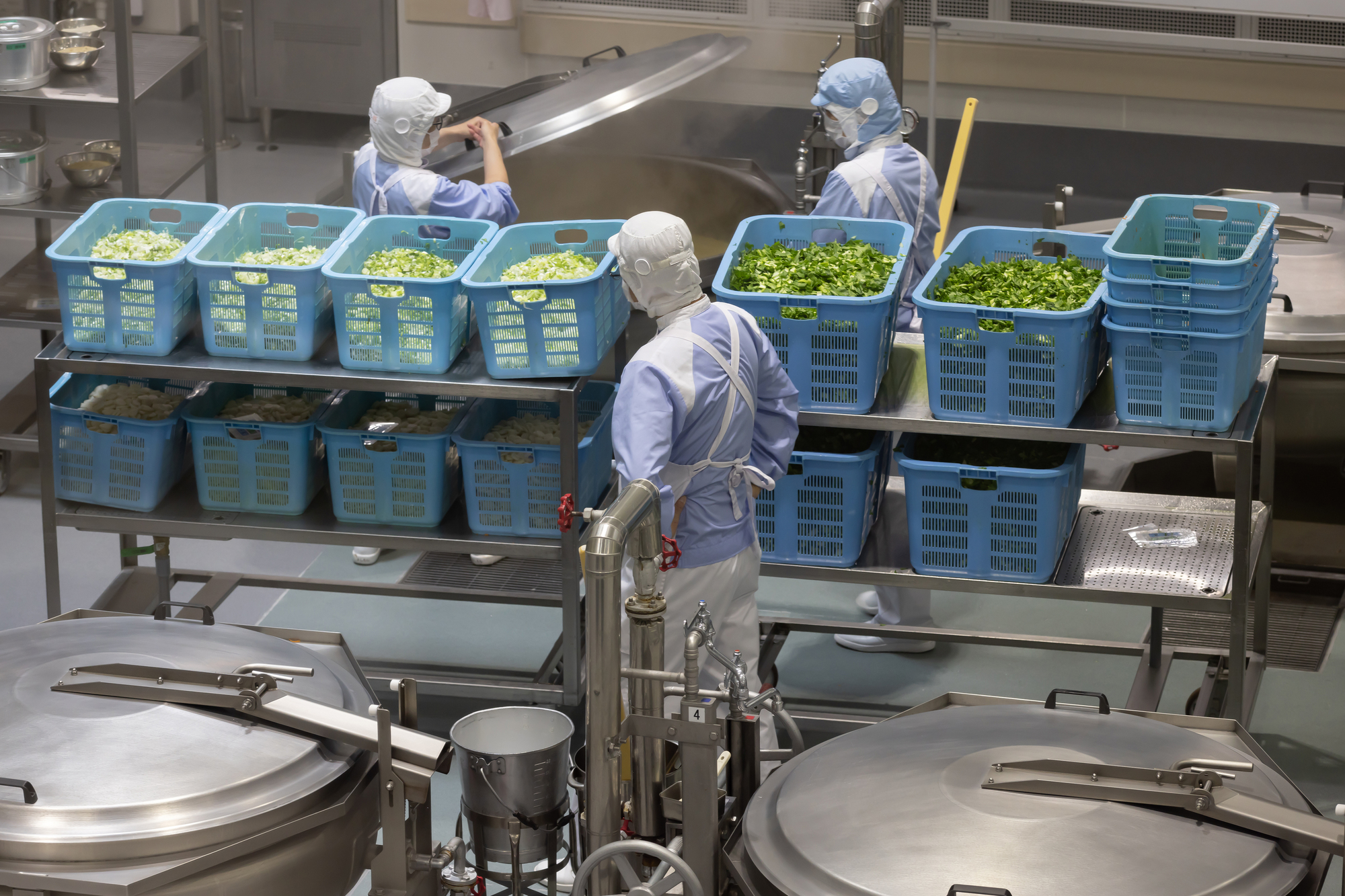 食品工場の製造エリア(作業前)