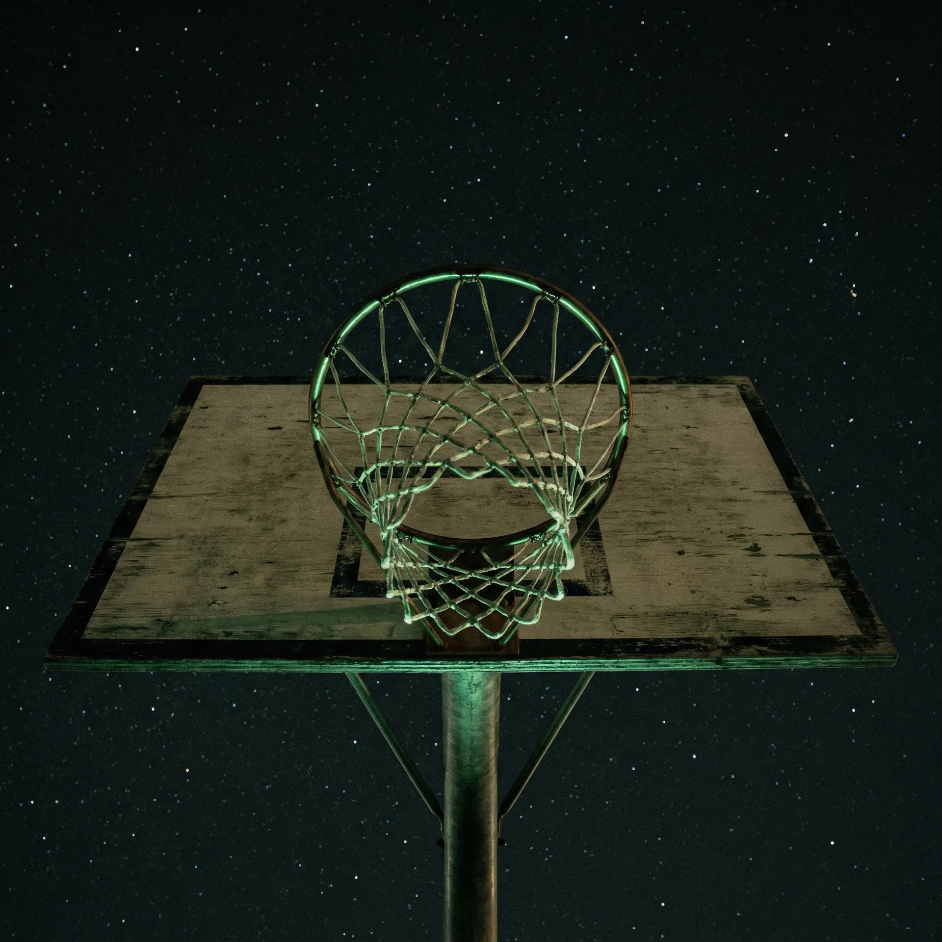 Basketball hoop
