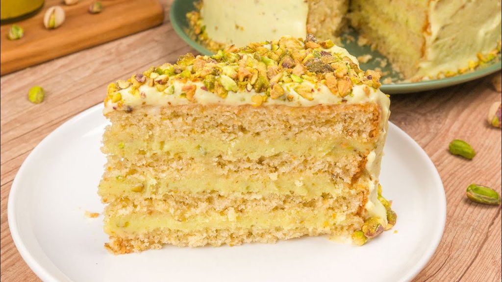 Fatia de Bolo de Pistache servida