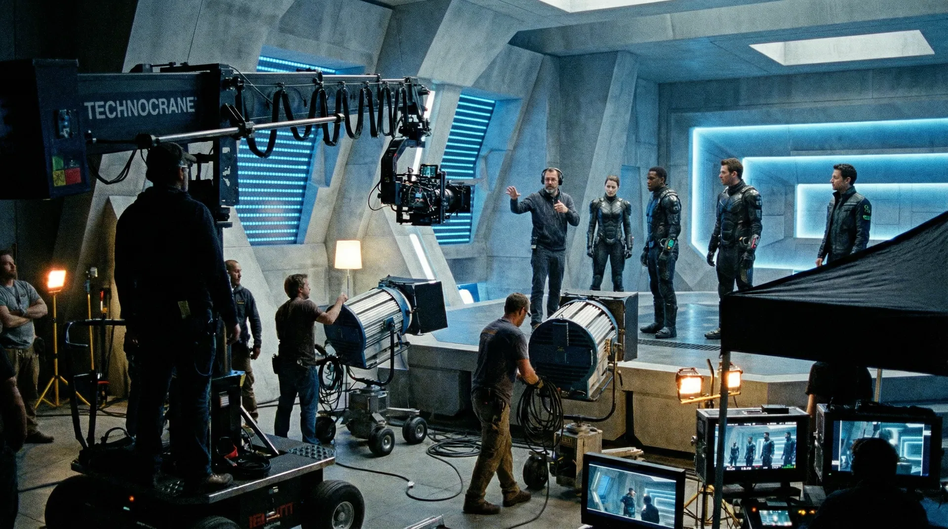 科幻电影《智能之上》