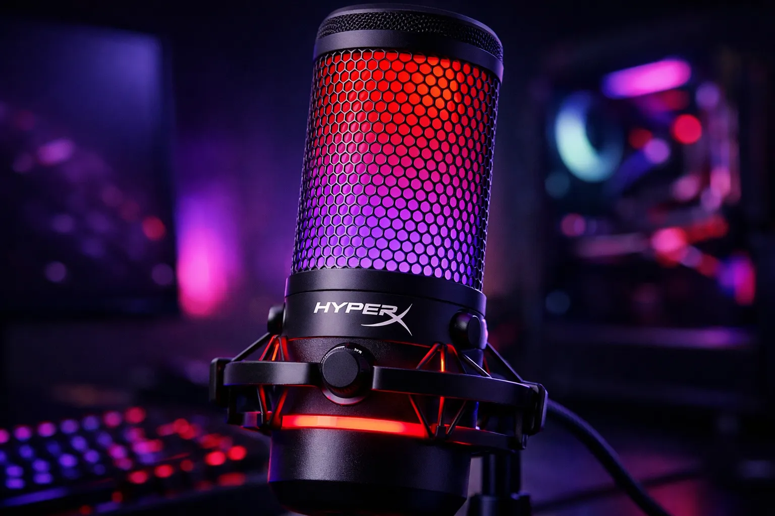 Microfone HyperX QuadCast S com Iluminação RGB em Setup Gamer
