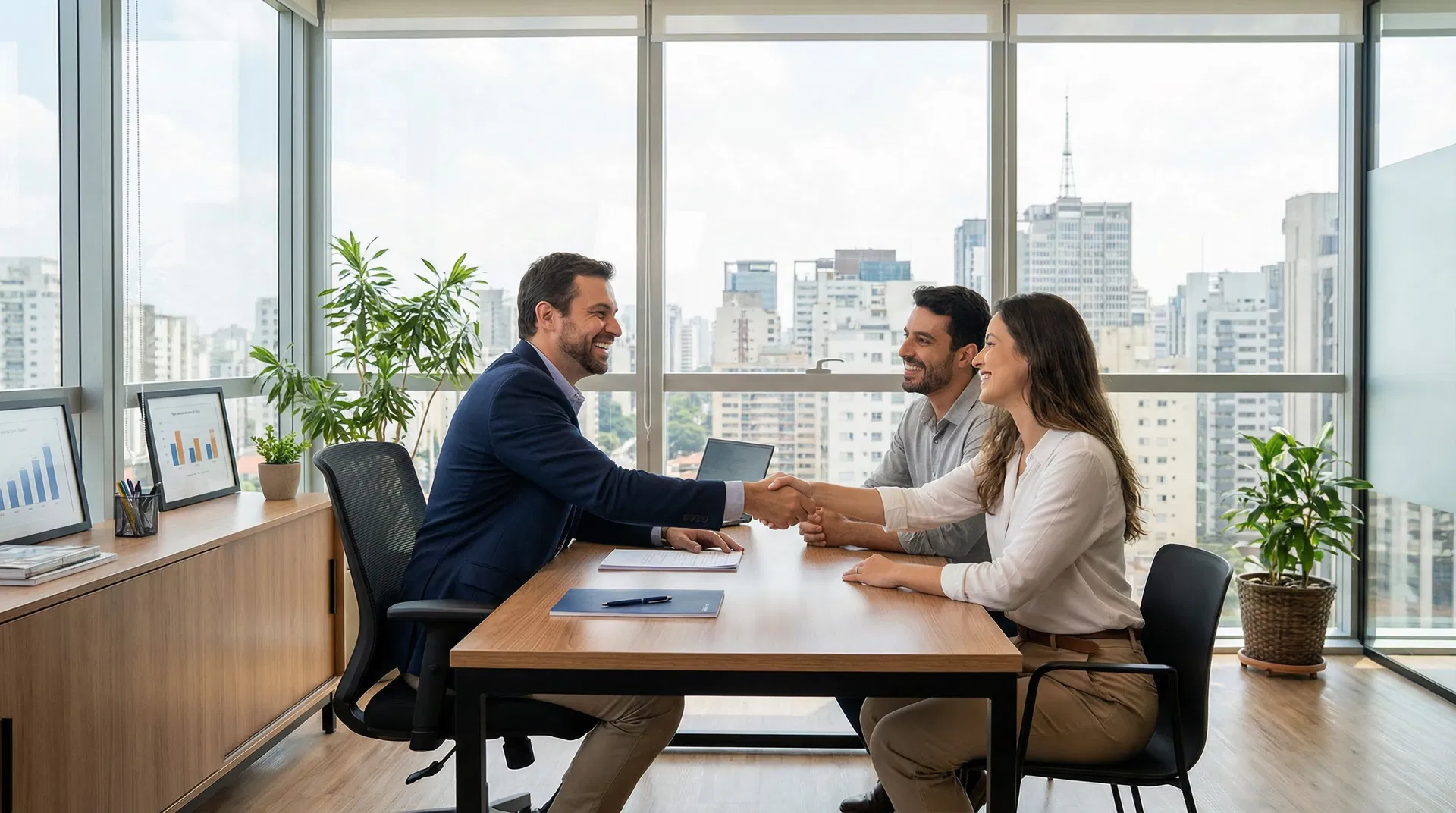 Consultor financeiro com clientes