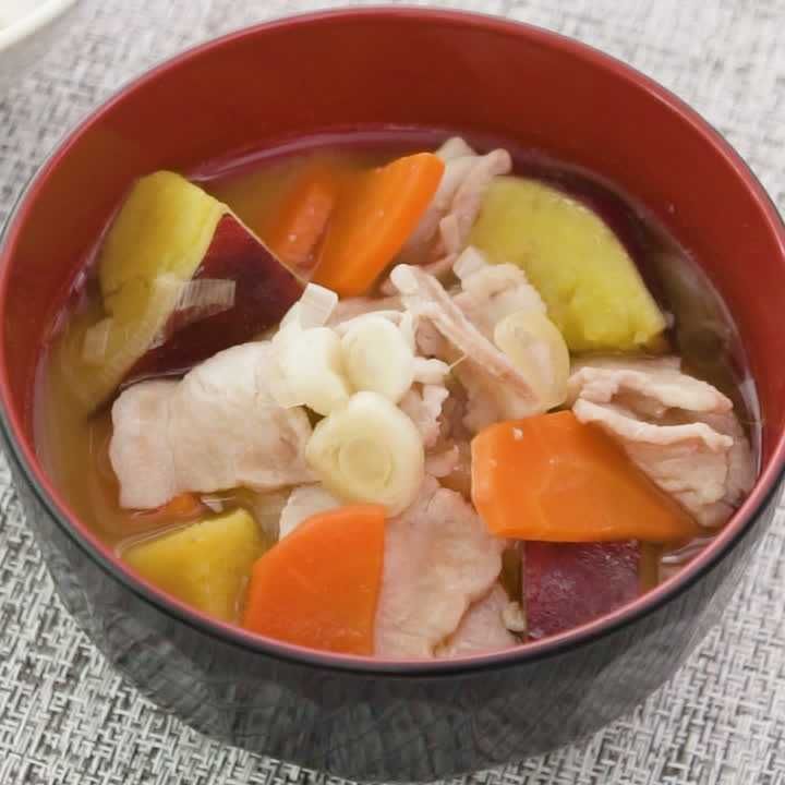 さつまいもと豚肉の味噌汁