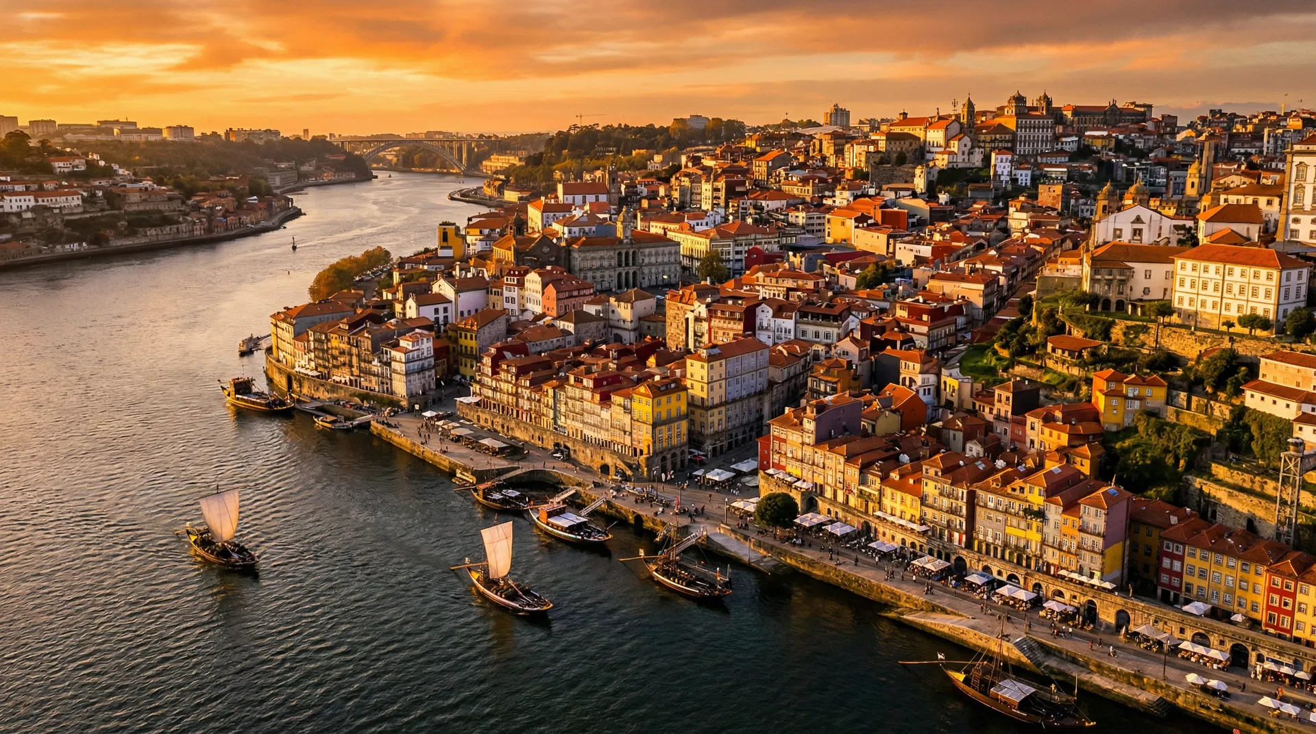 Vista aérea do Porto ao pôr do sol