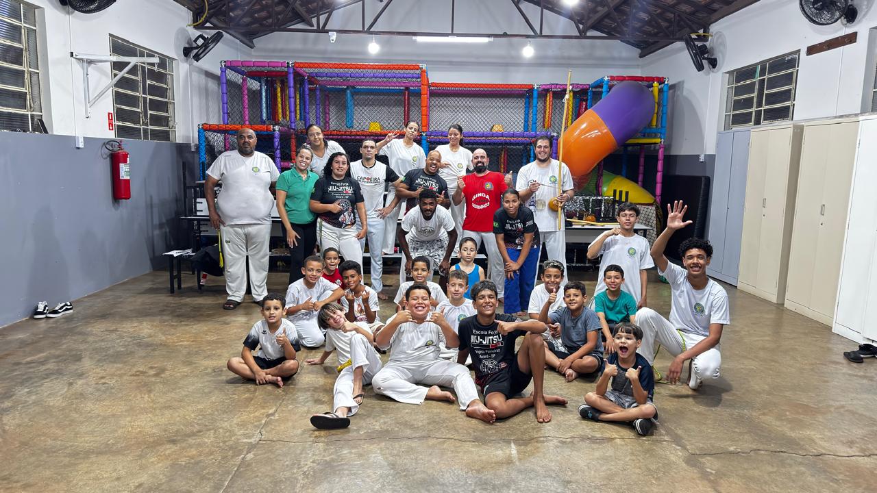 Aula de Capoeira em projeto social
