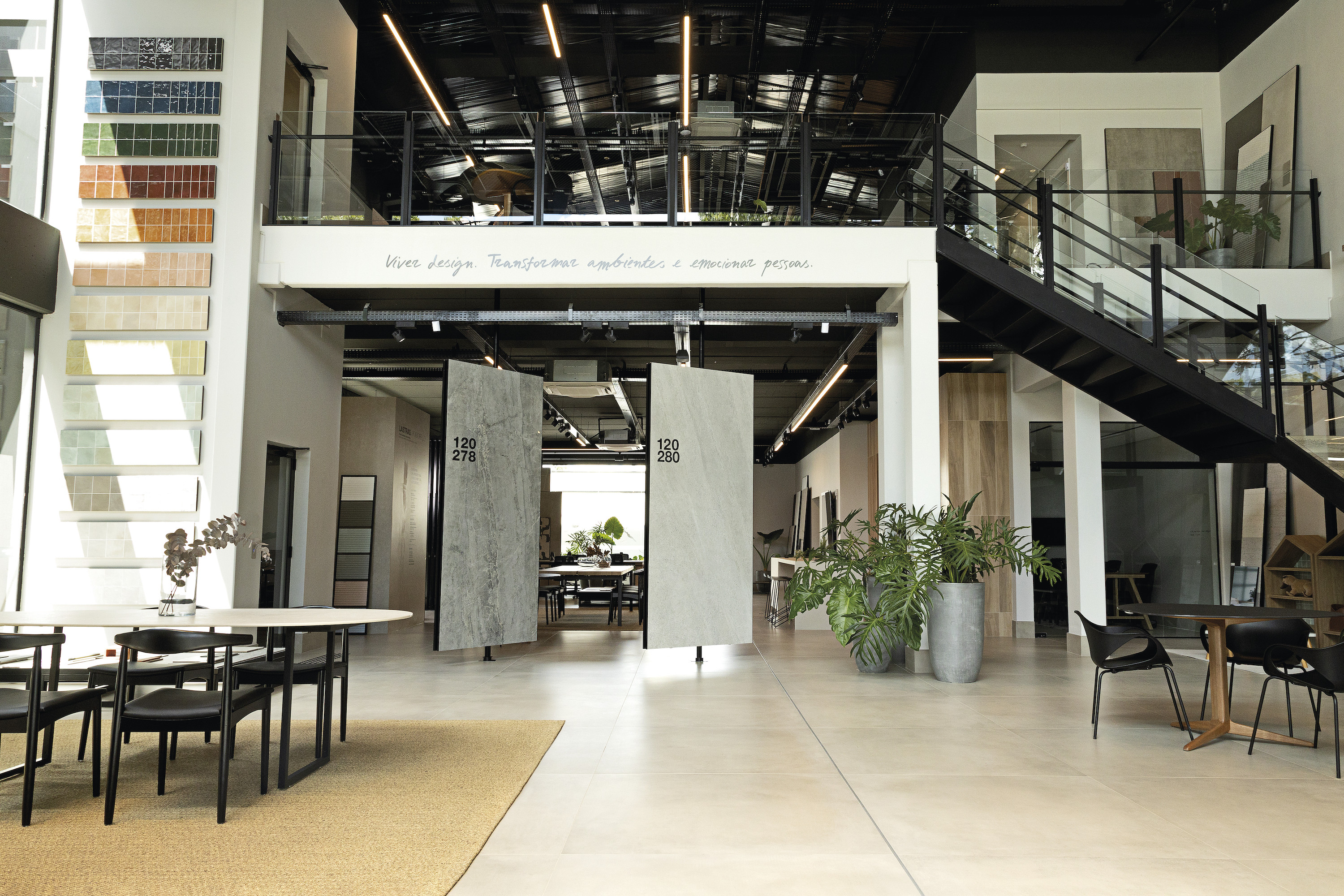 Imagem de um prédio sustentável com vegetação