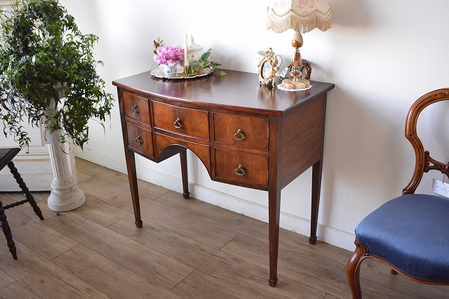 アンティークサイドボードの例