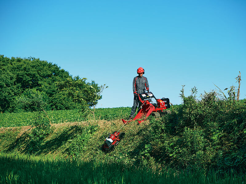 プロ用傾斜地草刈り機