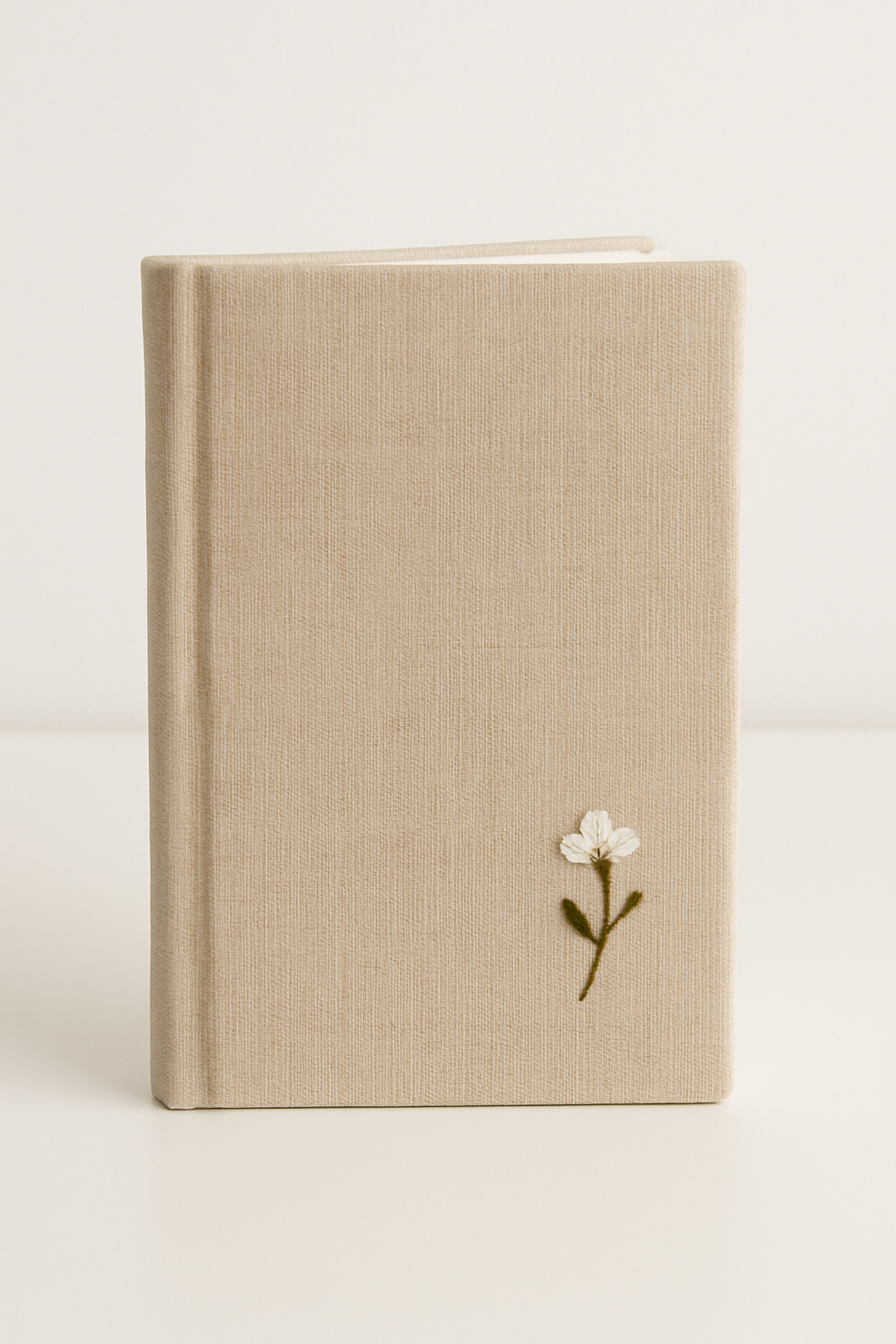 Capa de Tecido Sustentável com Bordado Minimalista