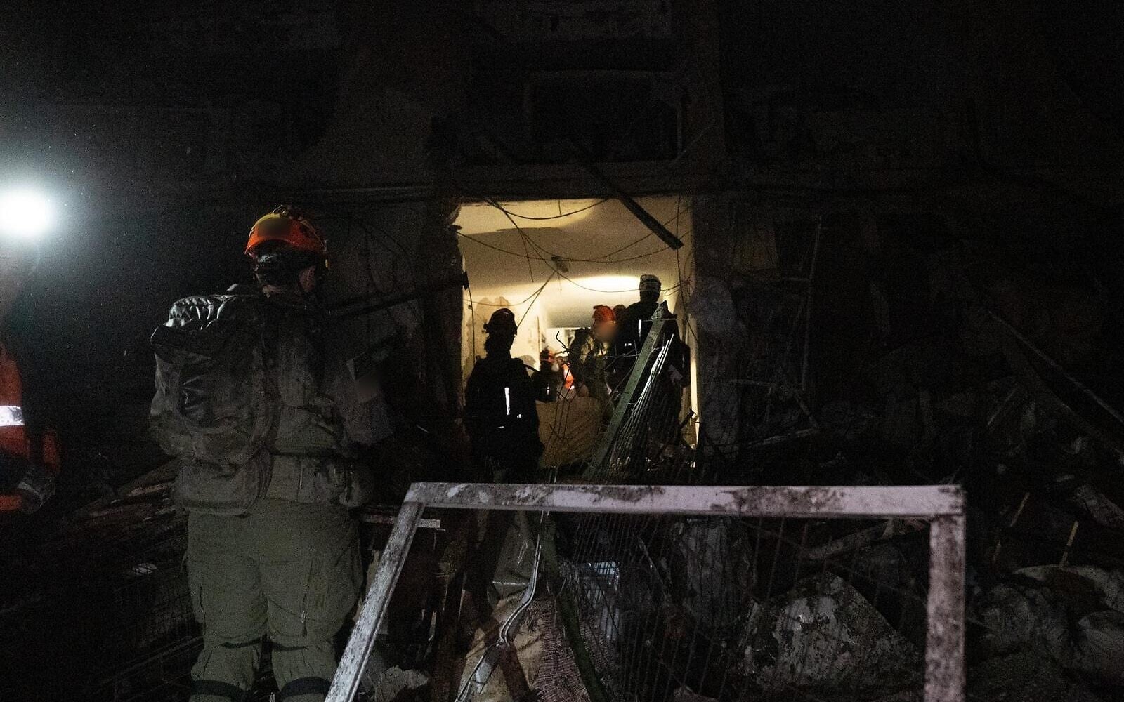 Israeli emergency services investigate missile impact near Dimona