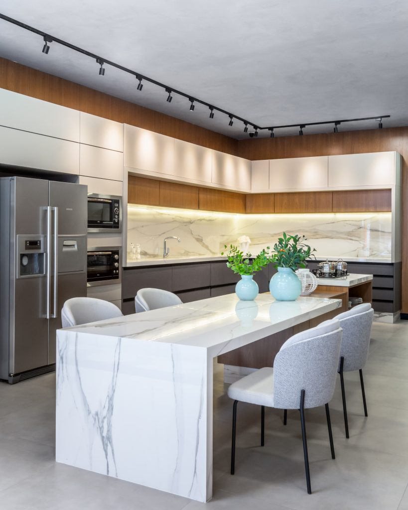 Cozinha com cores de apoio bem definidas