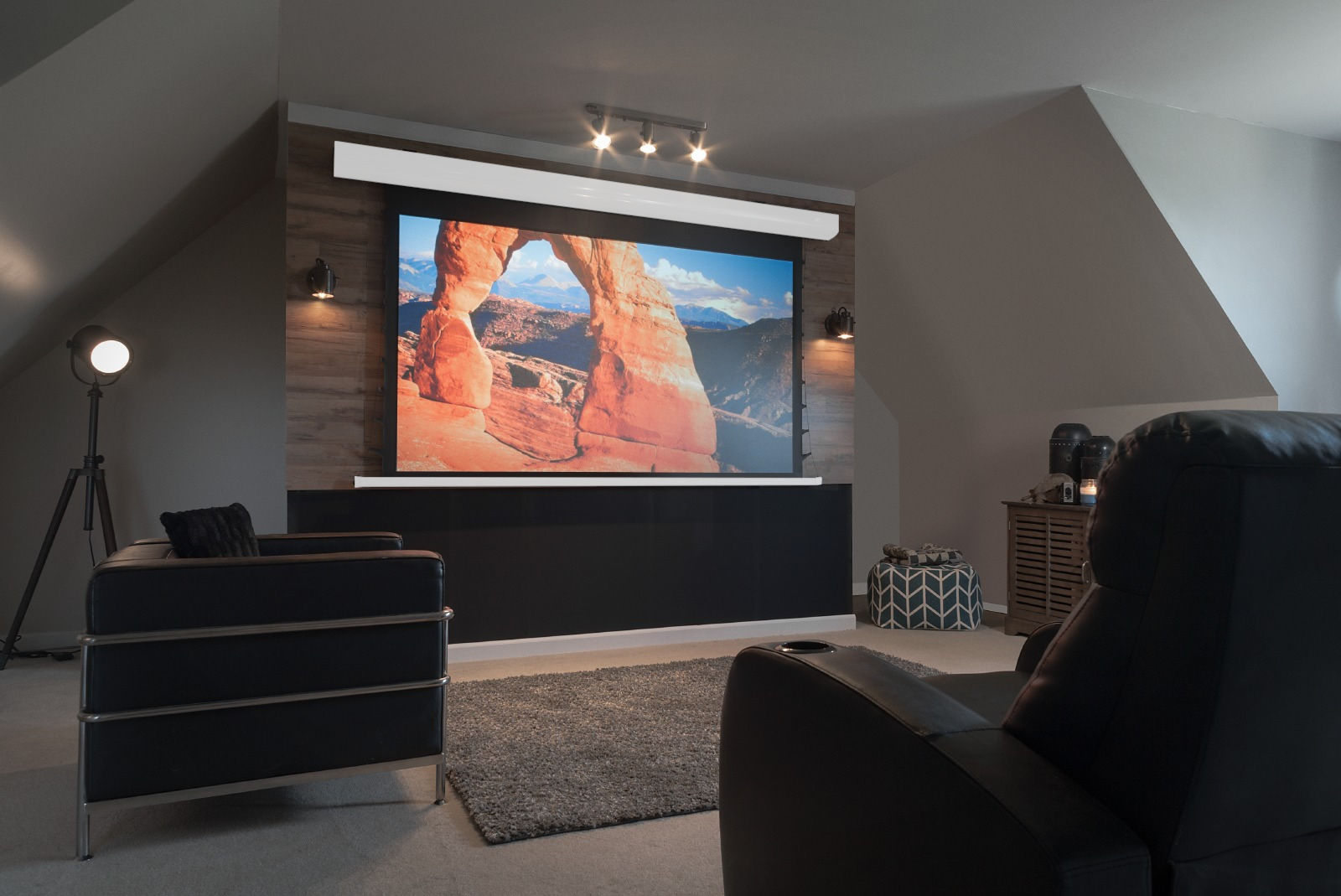 Hochwertige Motorleinwand mit Tab-Tension-System