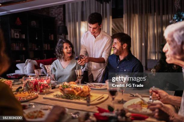 Família reunida na Ceia de Natal