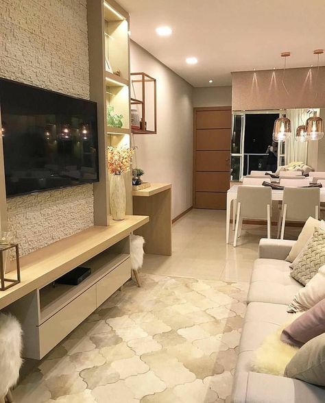 Sala com elementos naturais e madeira