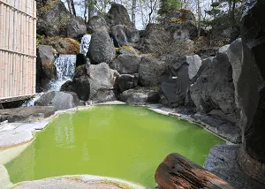 緑色の硫黄泉