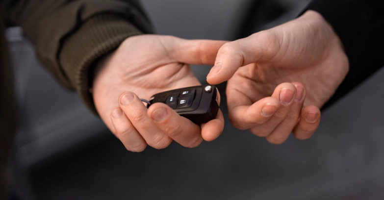Een moderne autosleutel transponder die essentieel is voor het starten van uw Volkswagen.