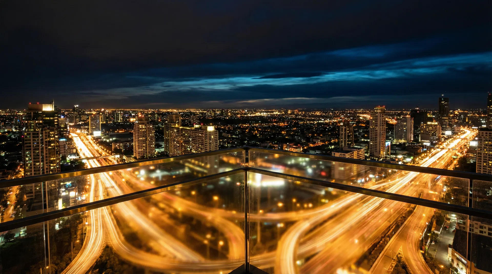 N\u00e4chtliche Metropol-Skyline