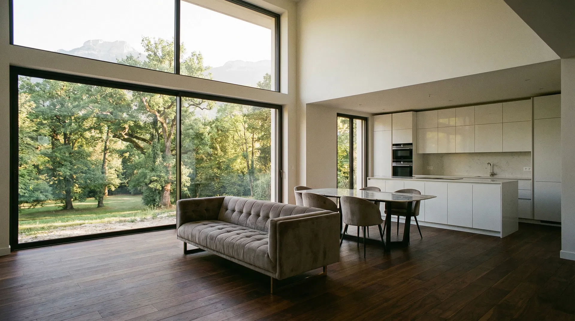Intérieur appartement neuf parc arboré Voiron — séjour haut de gamme vue arbres et Chartreuse 38500