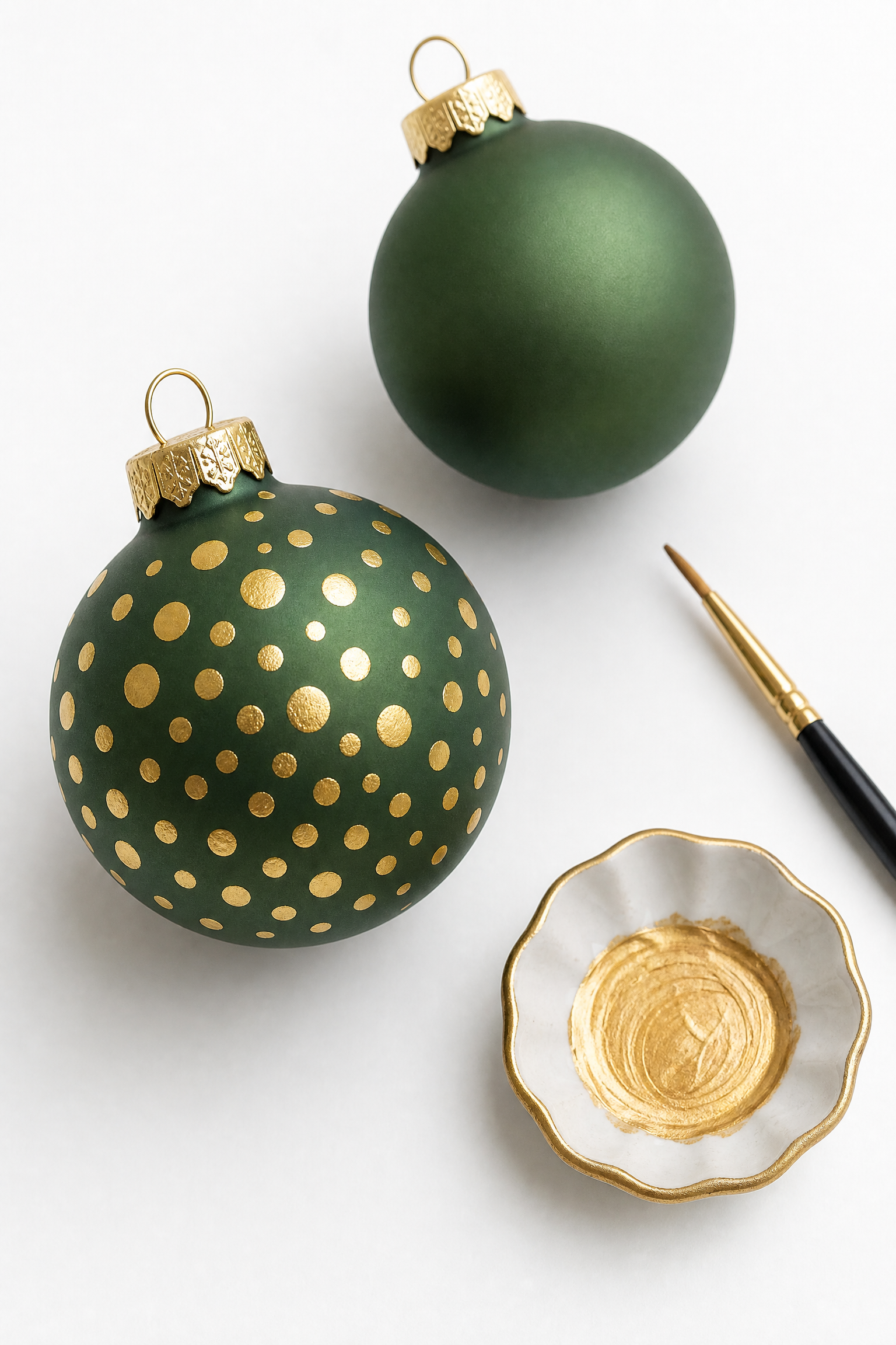 Bola de Natal verde com poá dourado, tutorial de enfeite artesanal