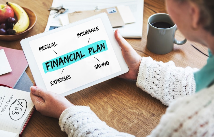 Planejamento Financeiro 2025 com anotações e estratégias para organização das finanças pessoais