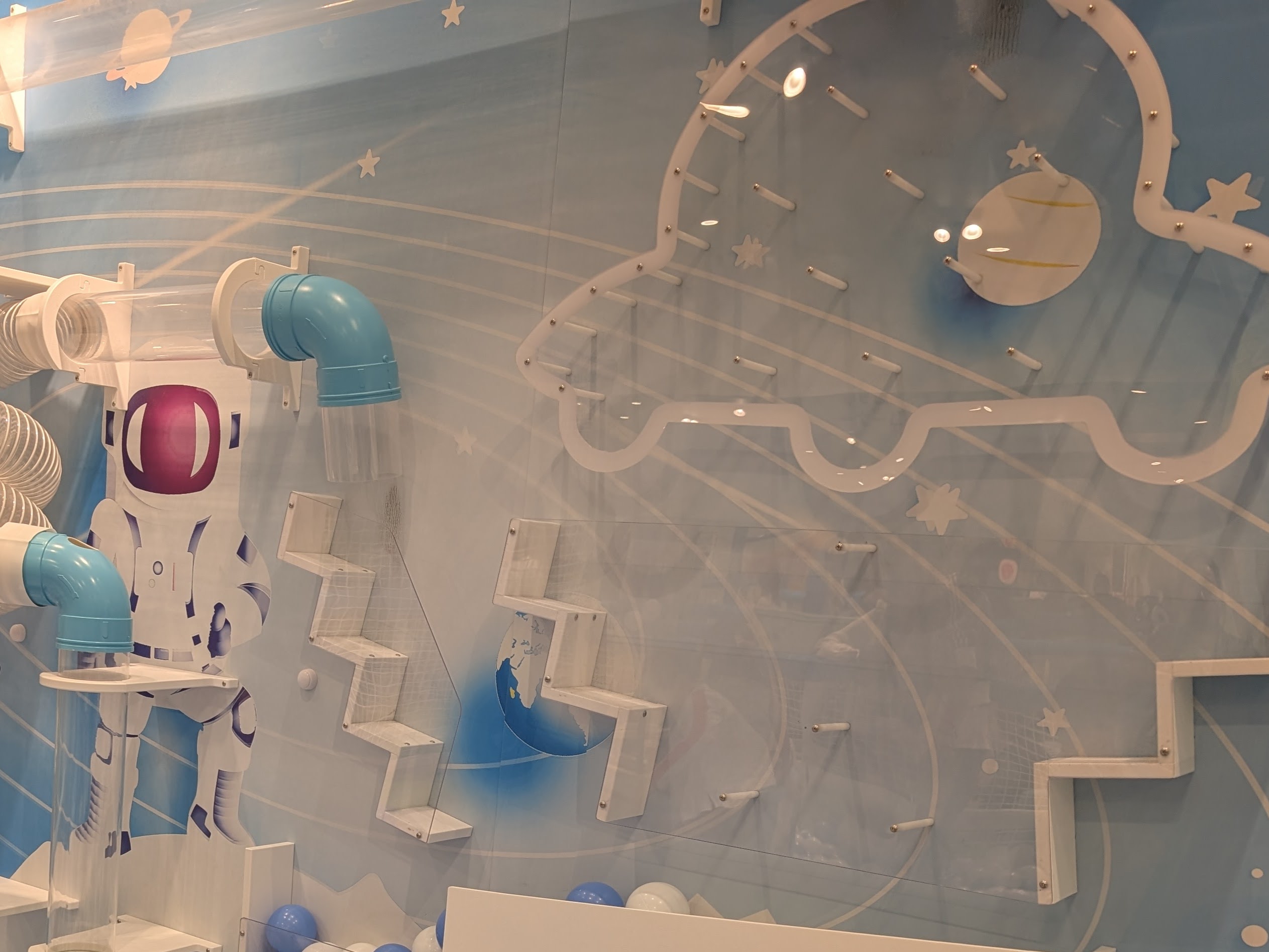 宇宙テーマの遊具