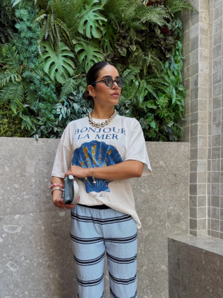 Exemplo de look com contraste de cores da Naybe