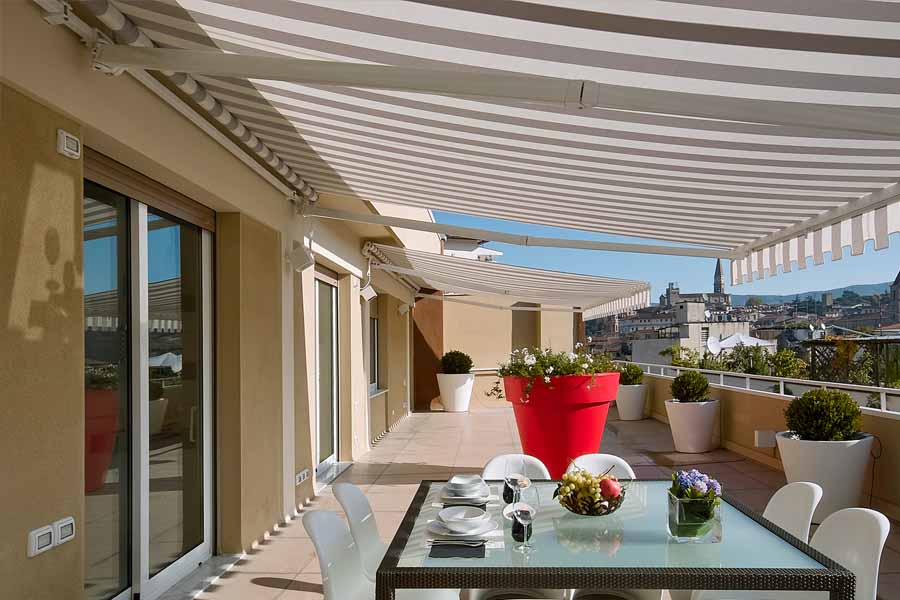 Toldo para varanda como elemento de decoração e construção