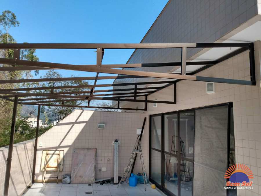 Toldos com estrutura de alumínio
