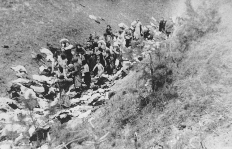 Membros dos Einsatzgruppen em ação