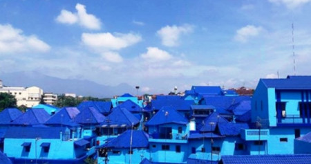 Pemandangan Kampung Biru Arema