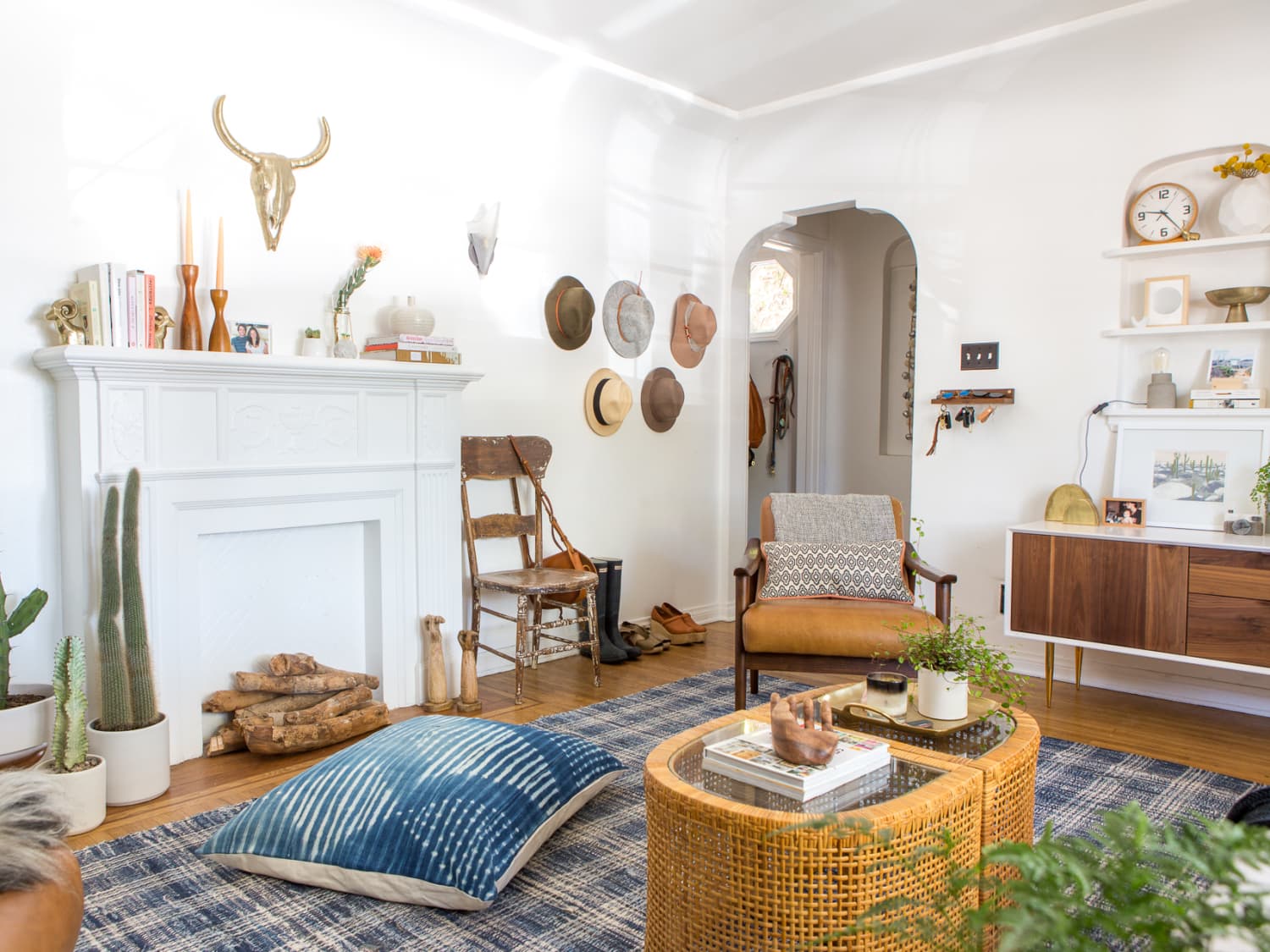 An example of an outdated, overly themed living room.