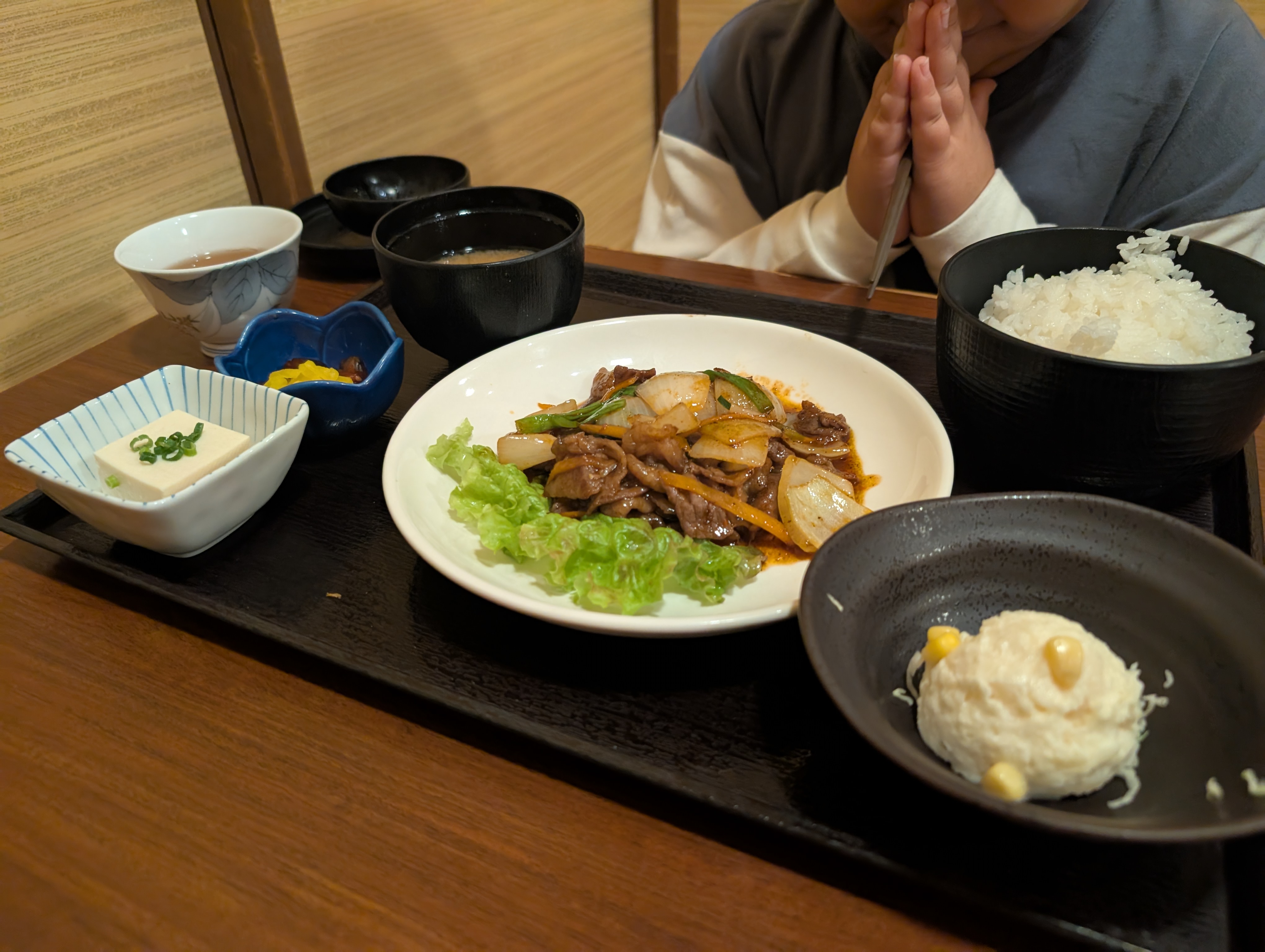 牛肉のピリ辛炒め定食