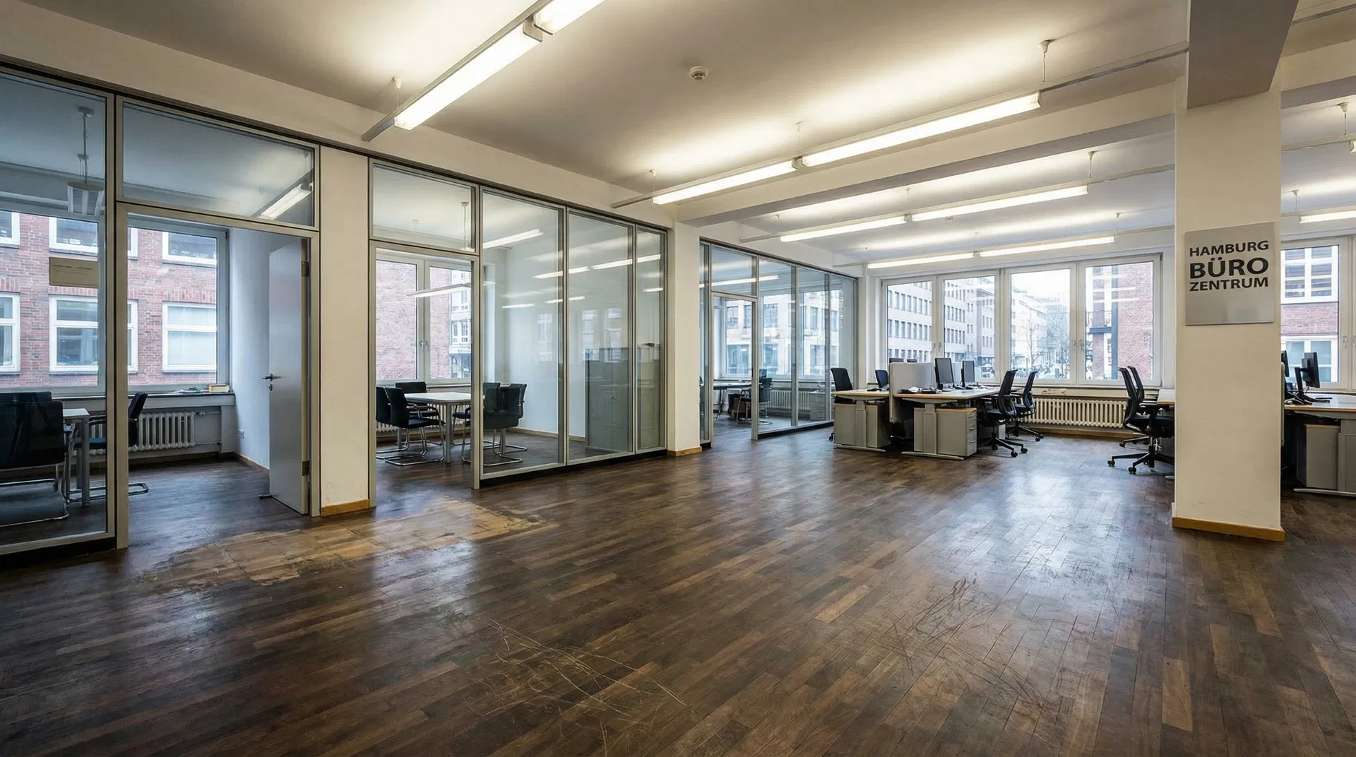 Abgenutzter Büro-Parkettboden vorher in Hamburg HafenCity