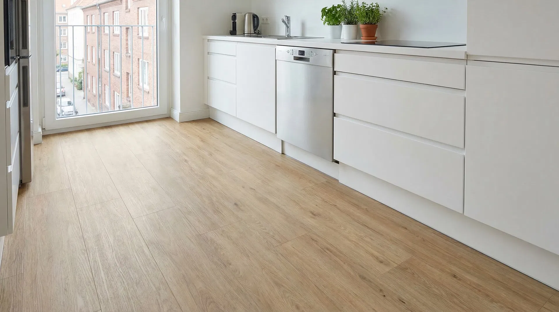 Frisch versiegelter Küchenparkettboden nachher in Hamburg Ottensen