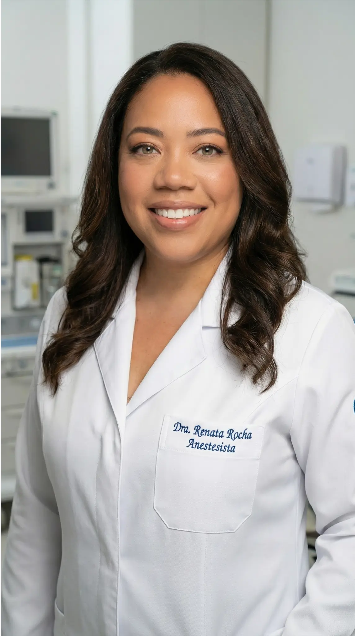 Dra. Renata - Médica em Uniforme