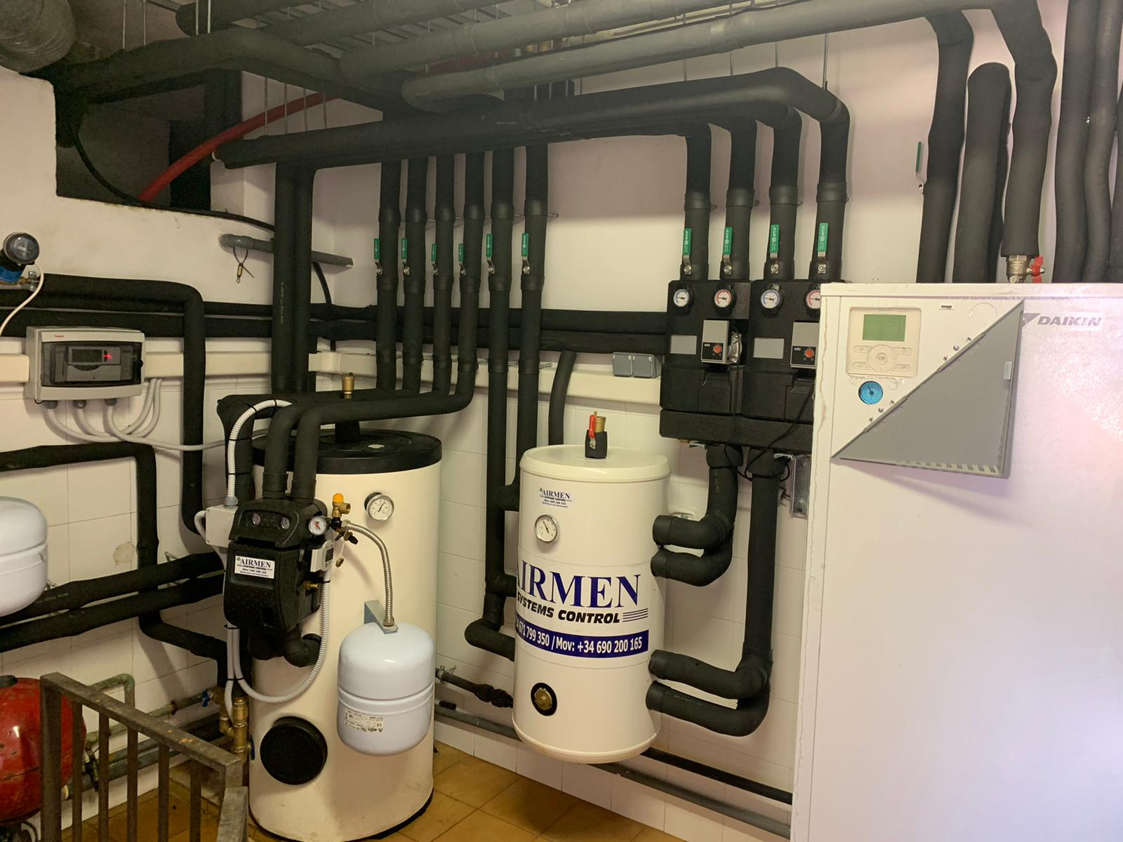 Sala de Máquinas Completa - Vista Panorámica / Complete Machine Room - Wide View