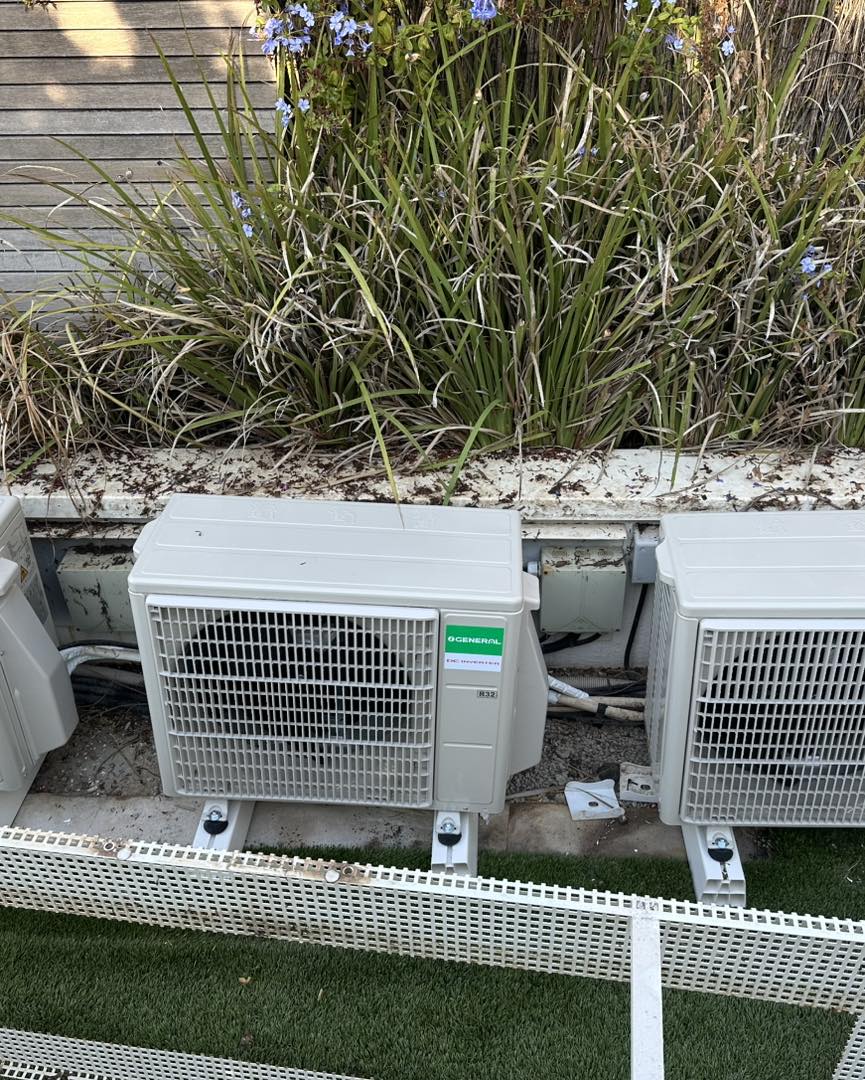 Unidad exterior en jardín | Garden Outdoor Unit