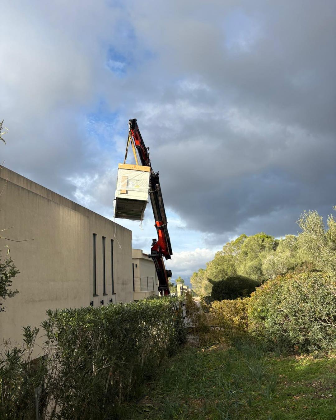 Detalle de izado - Unidad de climatización suspendida