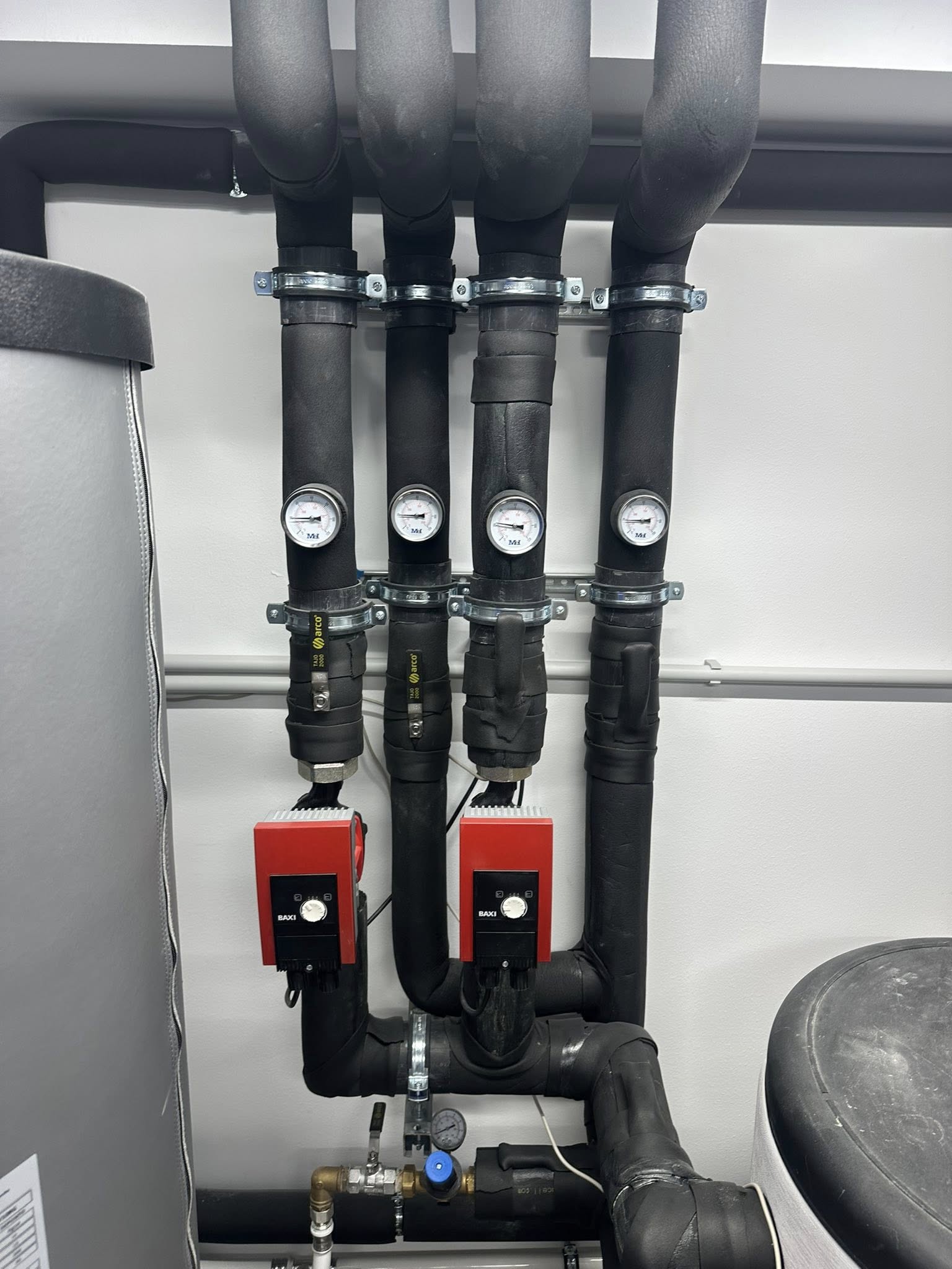 Red de tuberías en techo - Distribución climatización