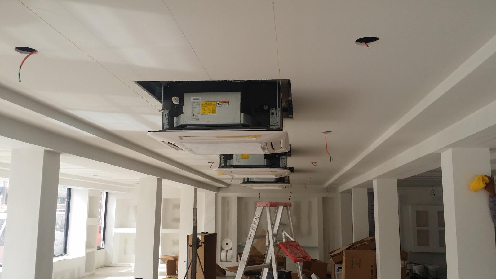 Cassette A/C instalado en techo interior
