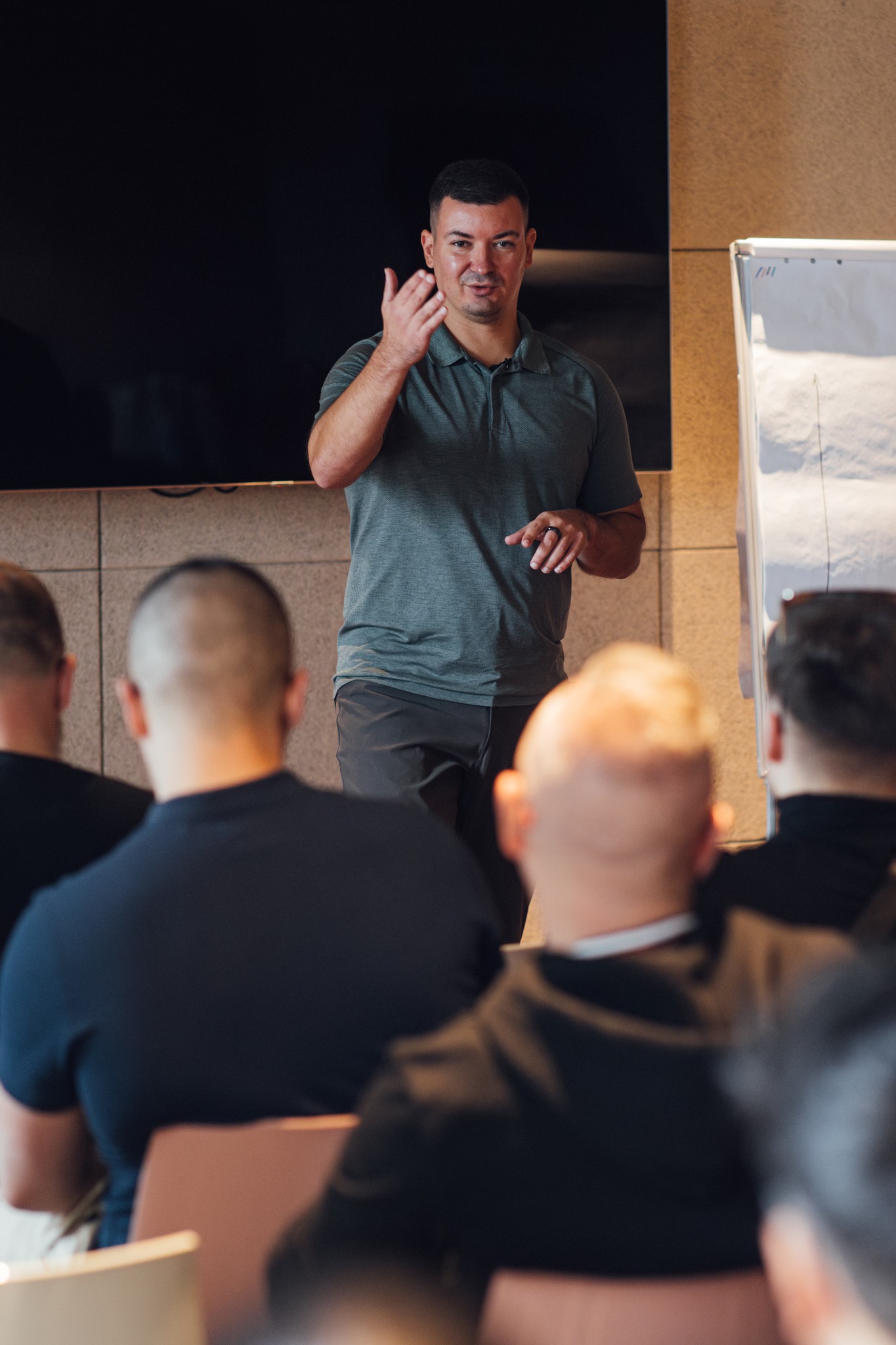 Petar Jurina predaje na live eventu