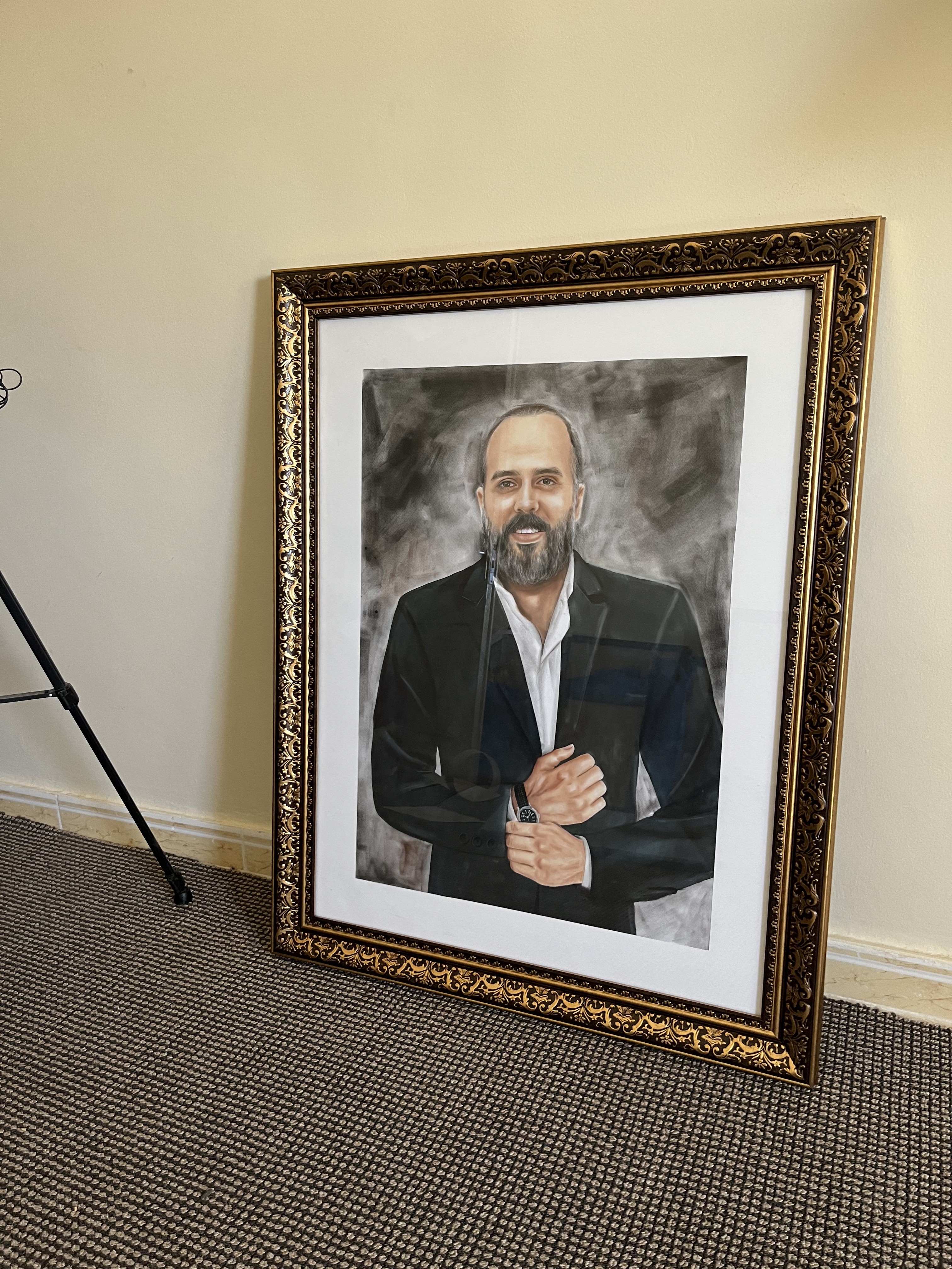 لوحة عائلية على حامل اللوحات