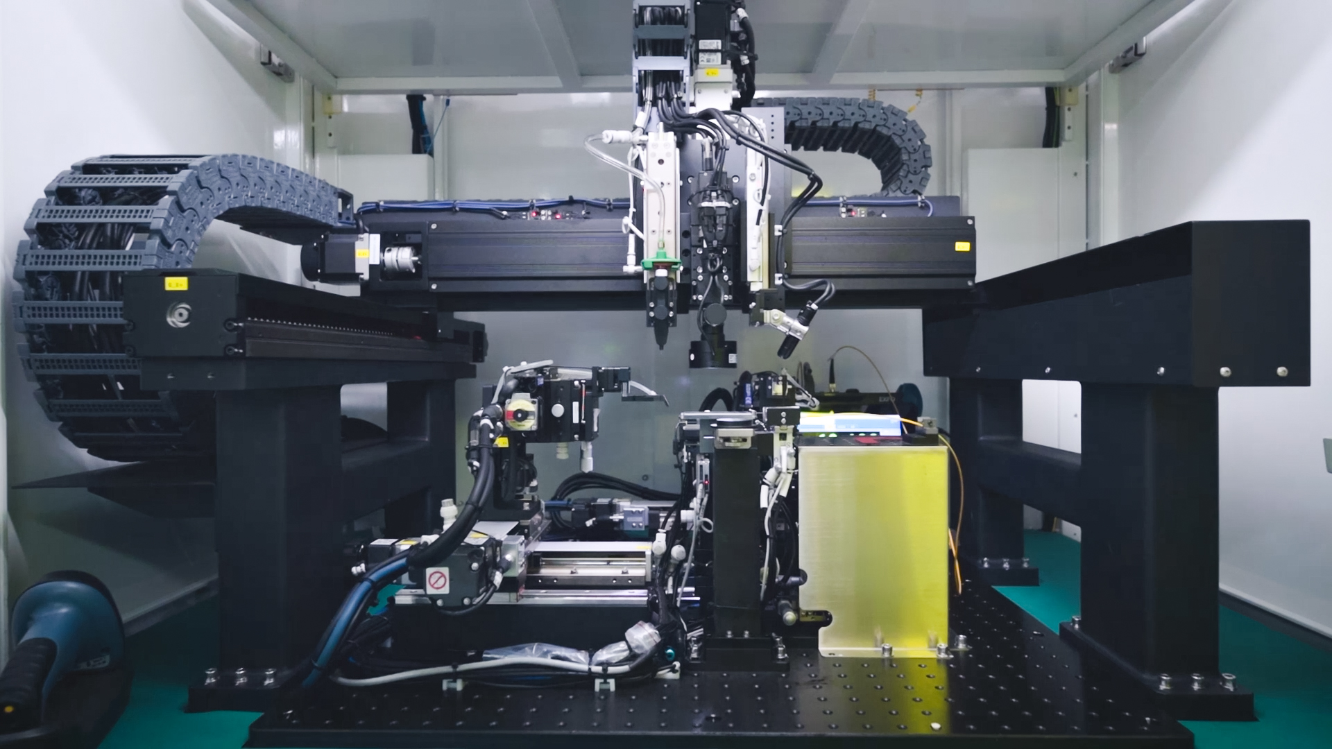 Cleanroom production floor