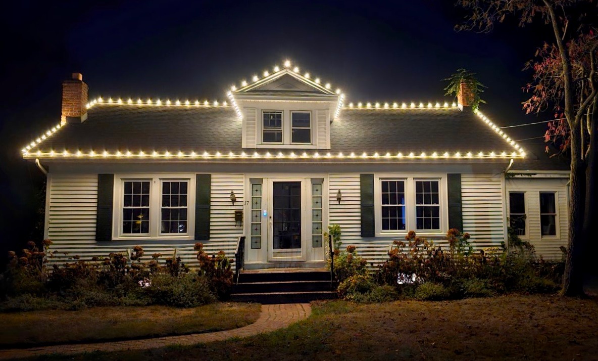 Bellport — Christmas Roofline Lighting